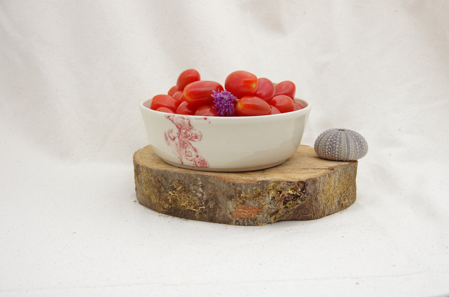 Plat décor rouge